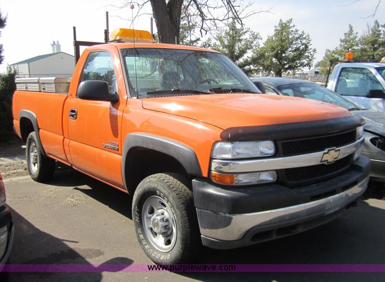 image for item 6435 2002 Chevrolet Silverado C2500HD pickup truck
