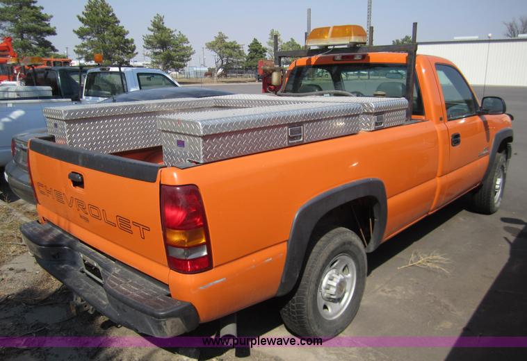 image for item 6435 2002 Chevrolet Silverado C2500HD pickup truck