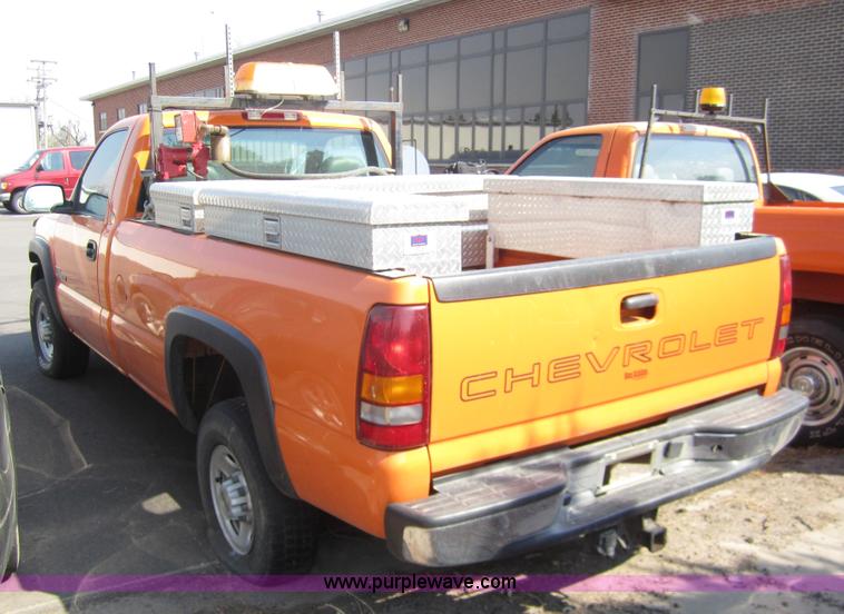 image for item 6435 2002 Chevrolet Silverado C2500HD pickup truck