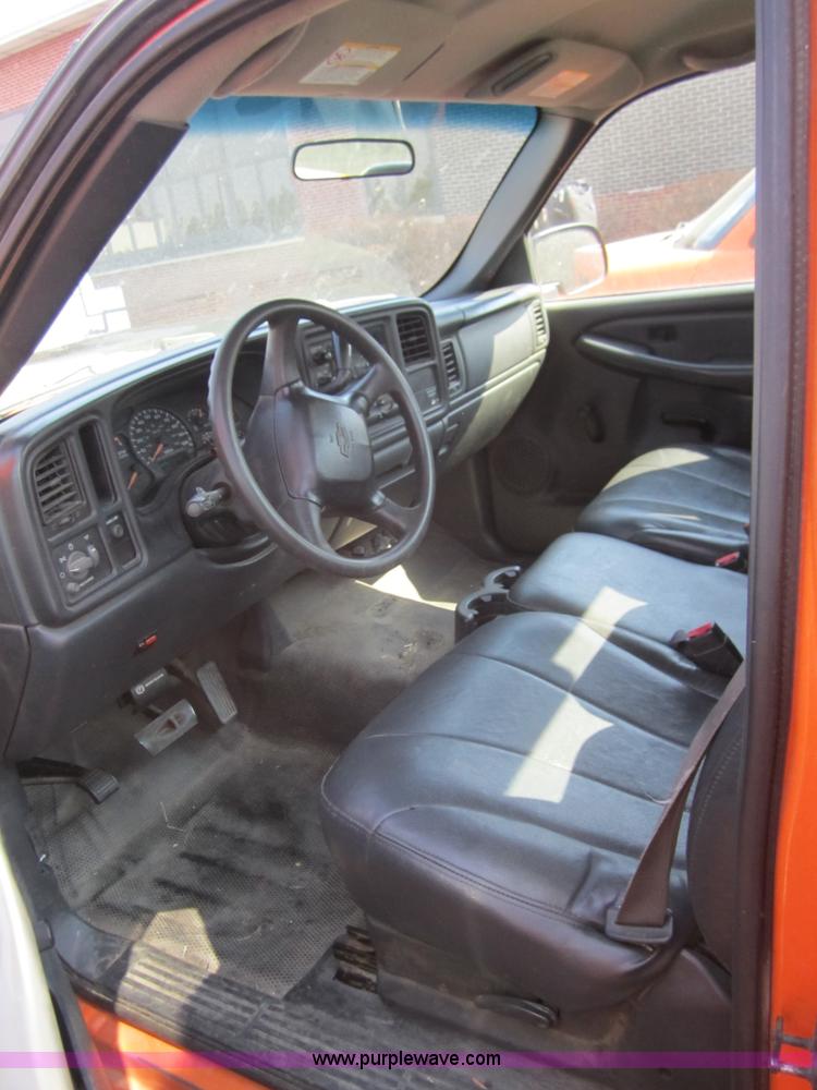 image for item 6435 2002 Chevrolet Silverado C2500HD pickup truck