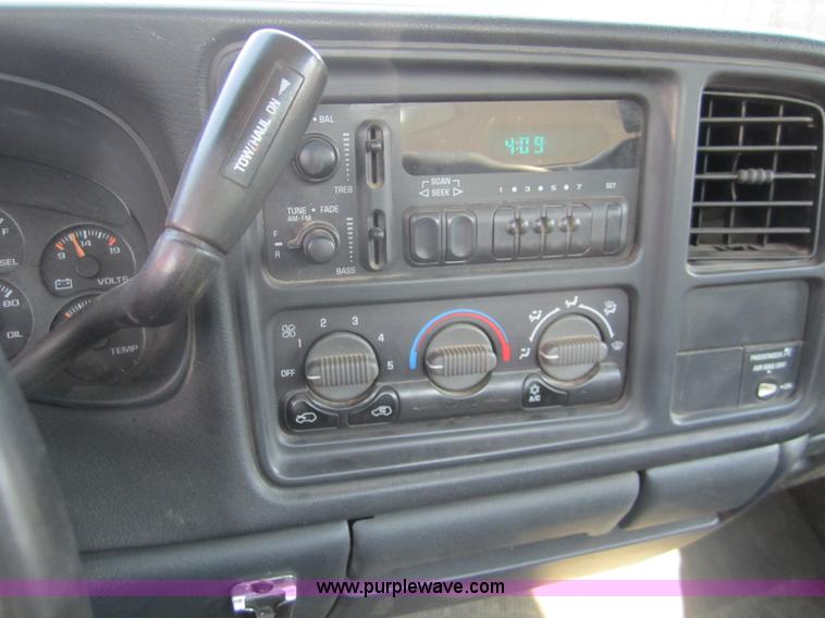 image for item 6435 2002 Chevrolet Silverado C2500HD pickup truck