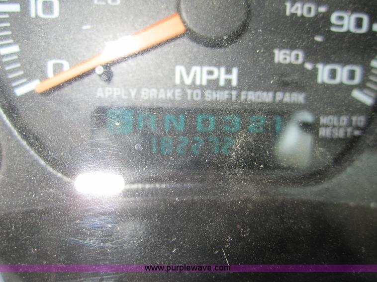 image for item 6435 2002 Chevrolet Silverado C2500HD pickup truck