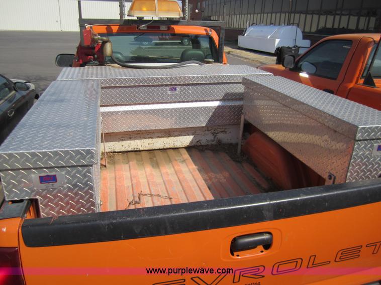 image for item 6435 2002 Chevrolet Silverado C2500HD pickup truck