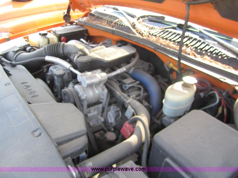 image for item 6435 2002 Chevrolet Silverado C2500HD pickup truck