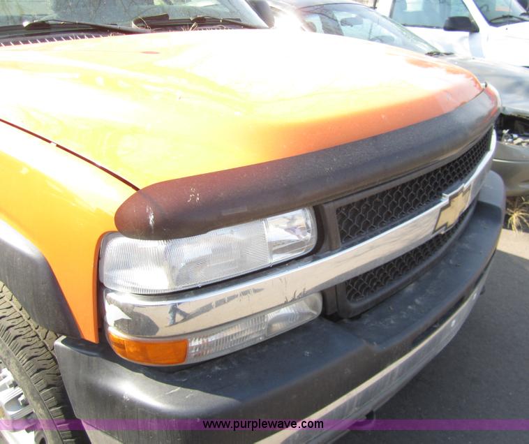 image for item 6435 2002 Chevrolet Silverado C2500HD pickup truck