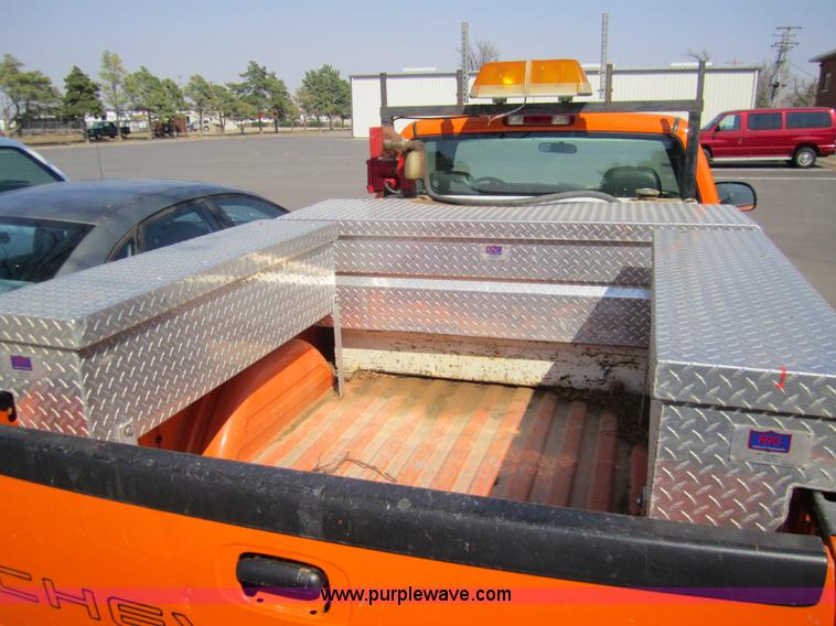 image for item 6435 2002 Chevrolet Silverado C2500HD pickup truck