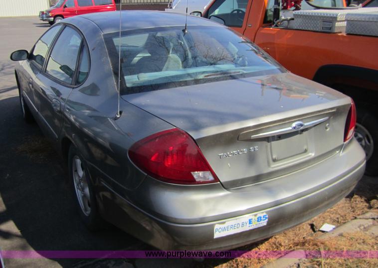 image for item 6436 2002 Ford Taurus SE