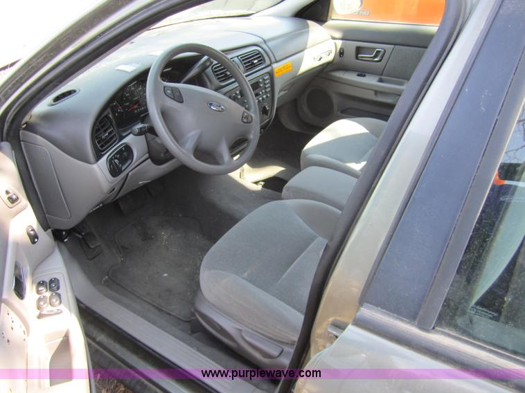 image for item 6436 2002 Ford Taurus SE