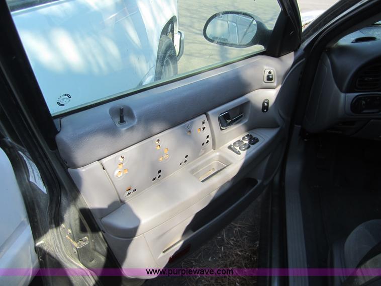 image for item 6436 2002 Ford Taurus SE