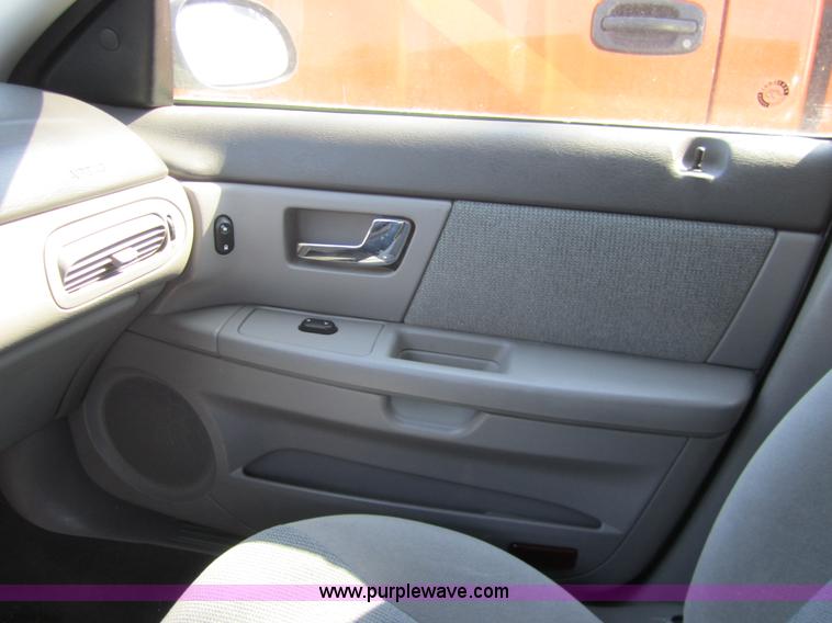 image for item 6436 2002 Ford Taurus SE