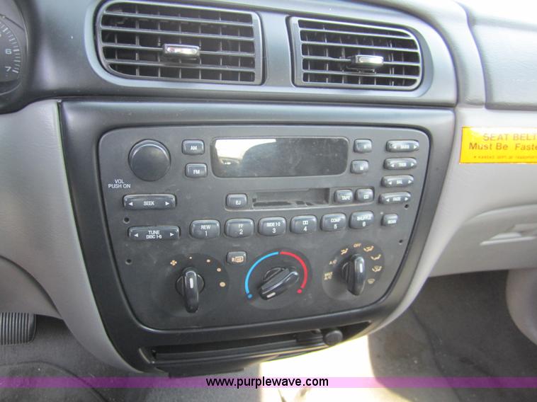 image for item 6436 2002 Ford Taurus SE