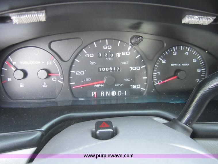 image for item 6436 2002 Ford Taurus SE