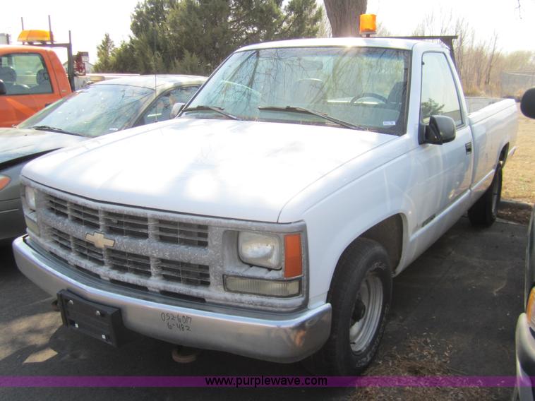 image for item 6437 1997 Chevrolet C1500 pickup truck
