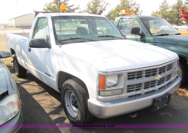image for item 6437 1997 Chevrolet C1500 pickup truck