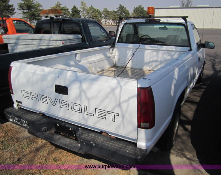 image for item 6437 1997 Chevrolet C1500 pickup truck