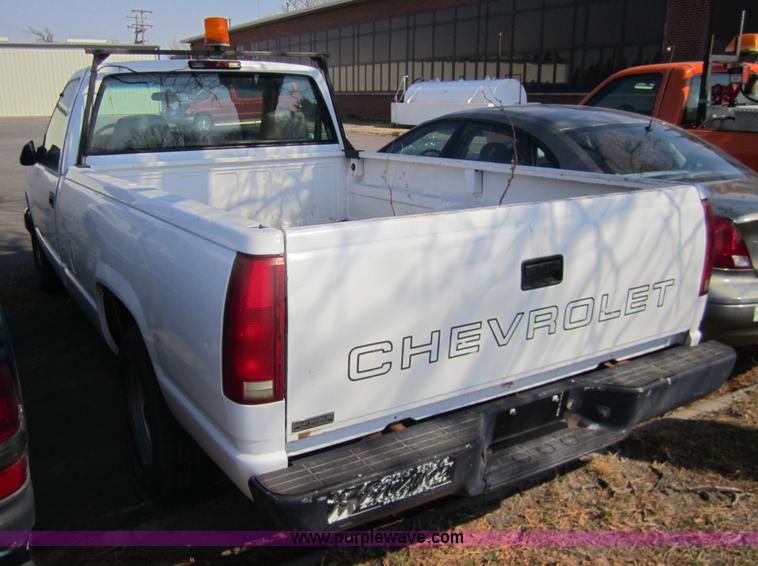 image for item 6437 1997 Chevrolet C1500 pickup truck
