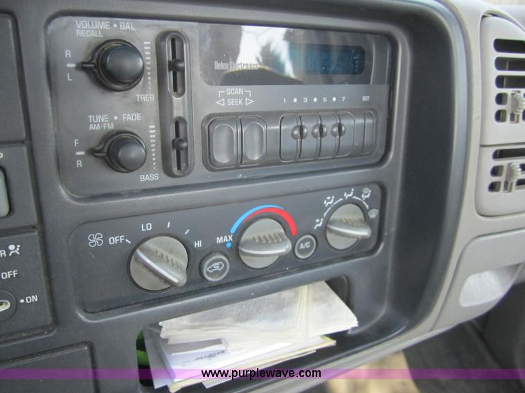 image for item 6437 1997 Chevrolet C1500 pickup truck