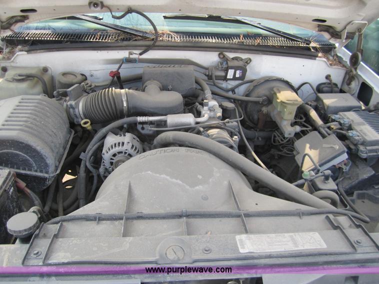 image for item 6437 1997 Chevrolet C1500 pickup truck