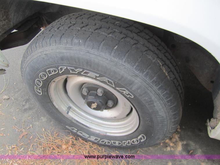 image for item 6437 1997 Chevrolet C1500 pickup truck