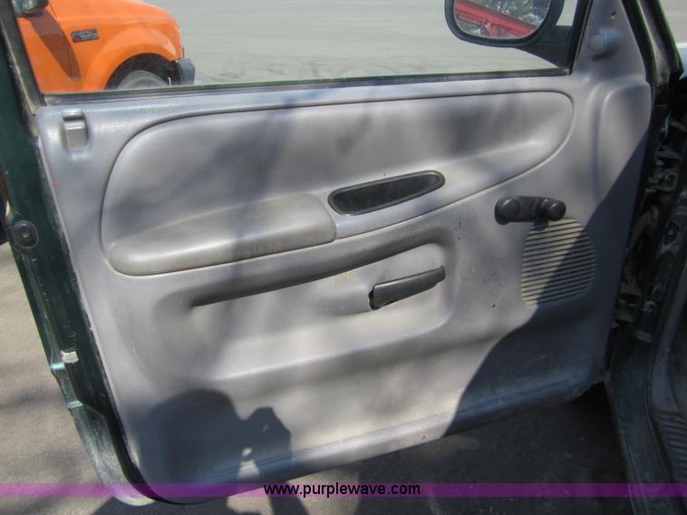 image for item 6438 1999 Dodge Ram 1500 pickup truck