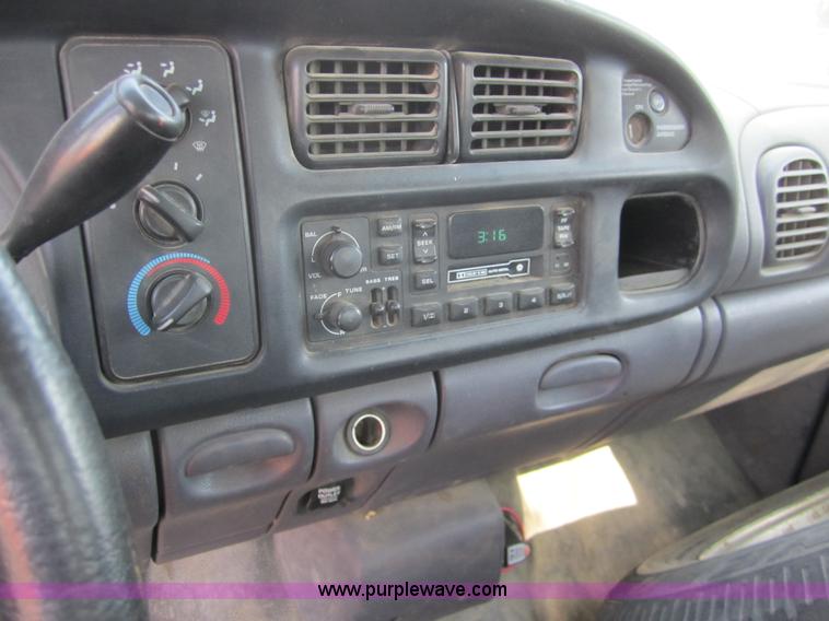 image for item 6438 1999 Dodge Ram 1500 pickup truck