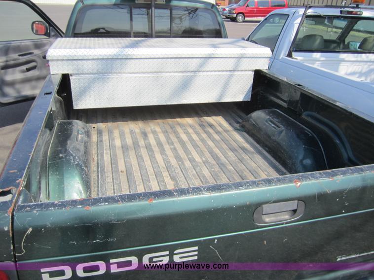 image for item 6438 1999 Dodge Ram 1500 pickup truck