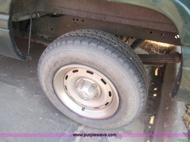 image for item 6438 1999 Dodge Ram 1500 pickup truck