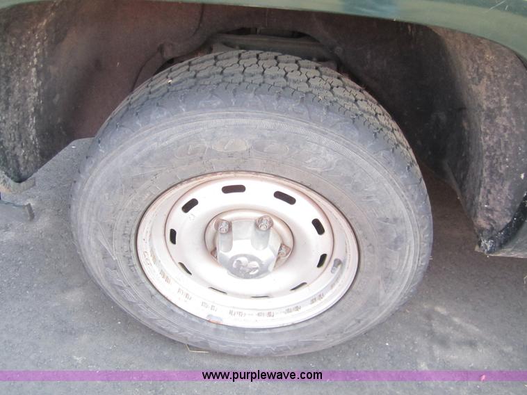 image for item 6438 1999 Dodge Ram 1500 pickup truck