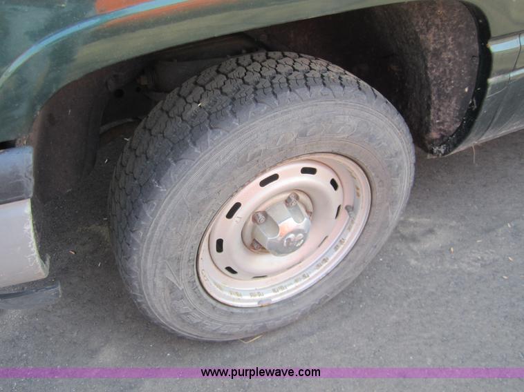 image for item 6438 1999 Dodge Ram 1500 pickup truck