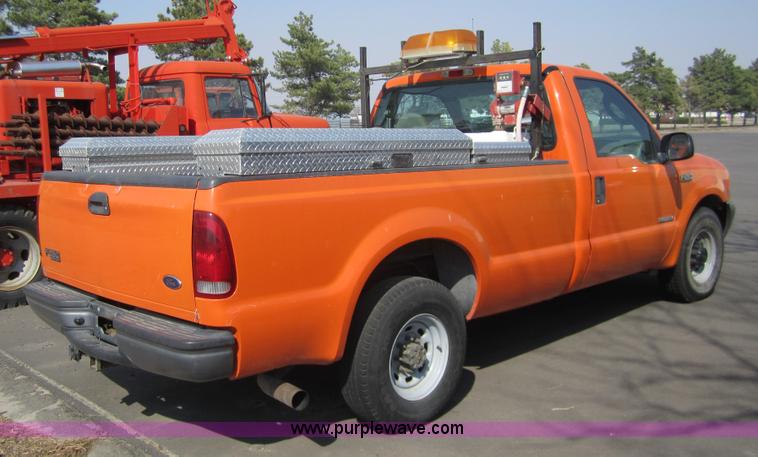 image for item 6439 2003 Ford F250 XL Super Duty pickup truck
