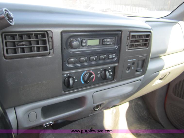 image for item 6439 2003 Ford F250 XL Super Duty pickup truck