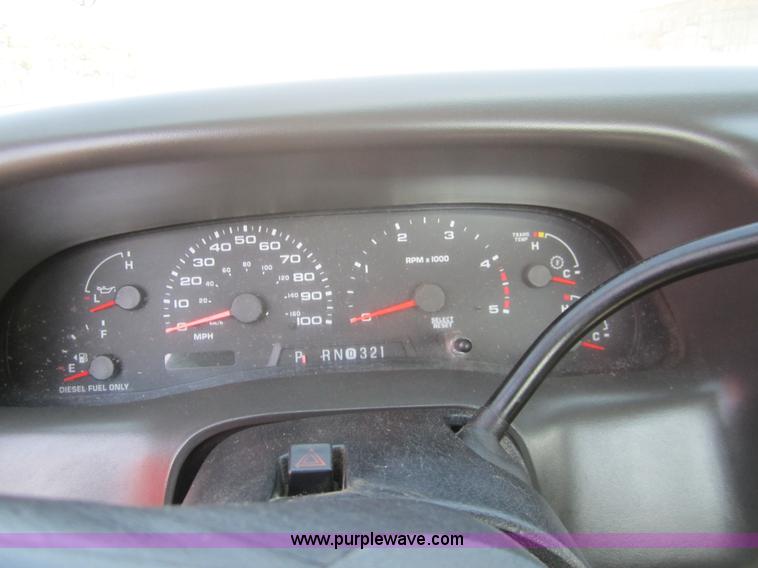 image for item 6439 2003 Ford F250 XL Super Duty pickup truck