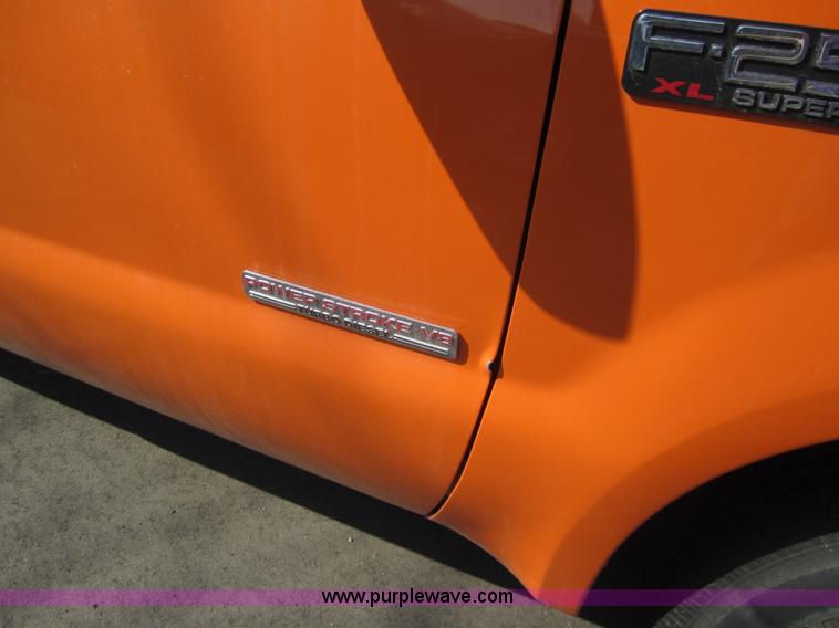 image for item 6439 2003 Ford F250 XL Super Duty pickup truck