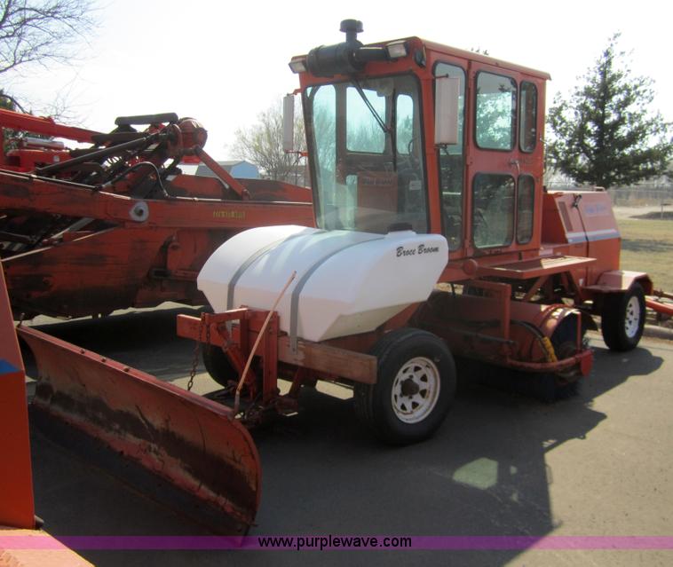 image for item 6443 2000 Broce RC-350 self propelled broom