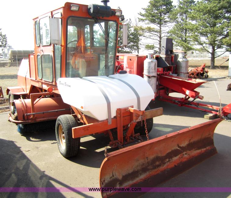 image for item 6443 2000 Broce RC-350 self propelled broom