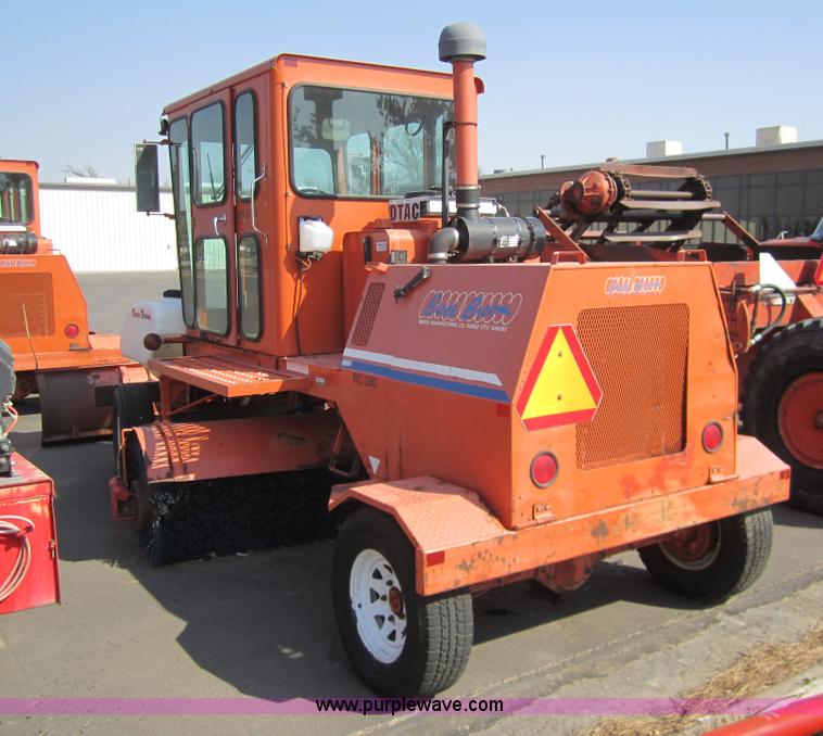 image for item 6443 2000 Broce RC-350 self propelled broom