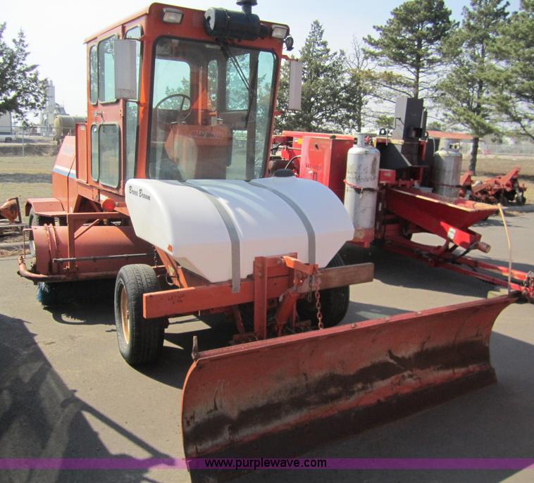 image for item 6443 2000 Broce RC-350 self propelled broom