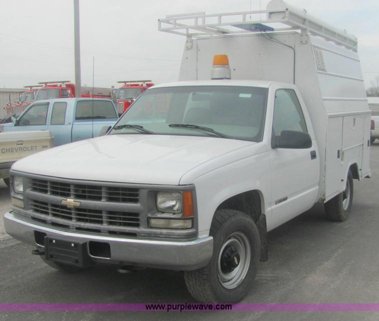 image for item 7035 1999 Chevrolet C2500 pickup truck