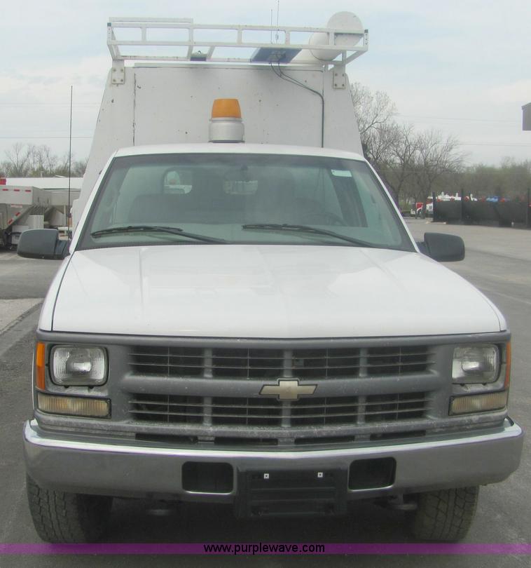 image for item 7035 1999 Chevrolet C2500 pickup truck