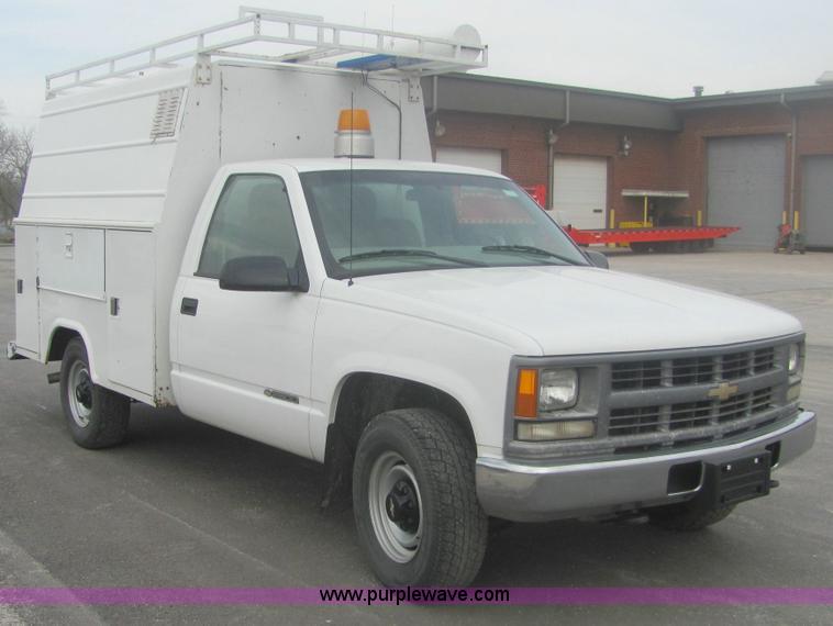 image for item 7035 1999 Chevrolet C2500 pickup truck