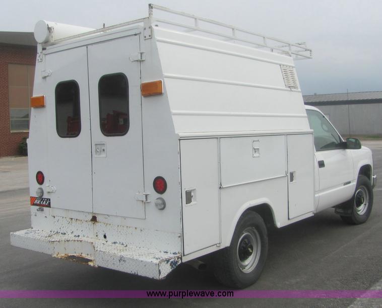 image for item 7035 1999 Chevrolet C2500 pickup truck