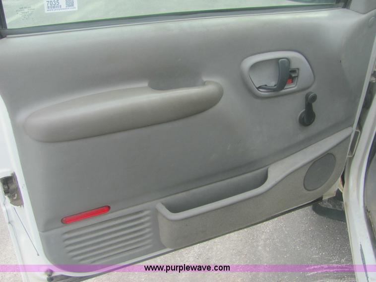 image for item 7035 1999 Chevrolet C2500 pickup truck