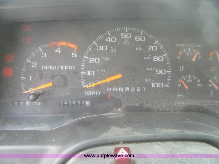 image for item 7035 1999 Chevrolet C2500 pickup truck