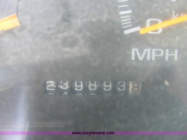 image for item 7035 1999 Chevrolet C2500 pickup truck