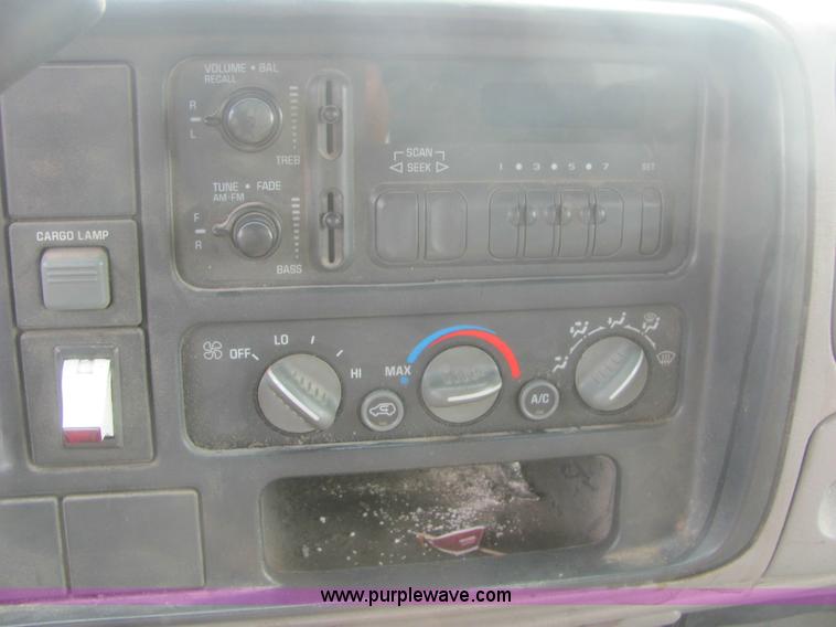 image for item 7035 1999 Chevrolet C2500 pickup truck