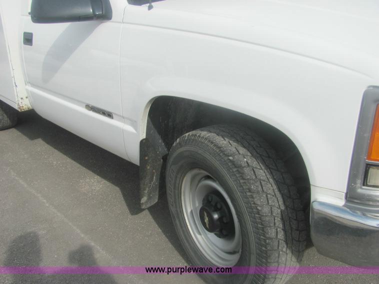 image for item 7035 1999 Chevrolet C2500 pickup truck