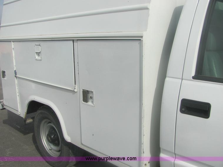 image for item 7035 1999 Chevrolet C2500 pickup truck