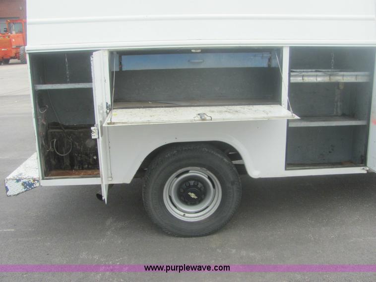 image for item 7035 1999 Chevrolet C2500 pickup truck