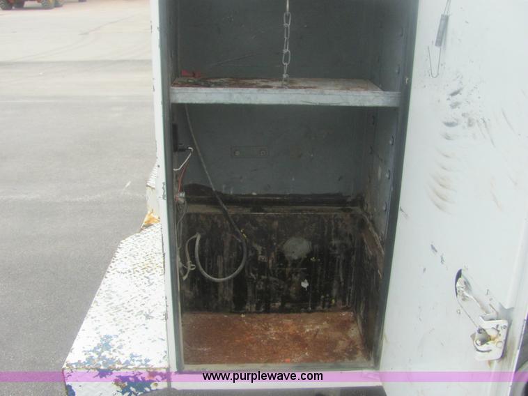 image for item 7035 1999 Chevrolet C2500 pickup truck