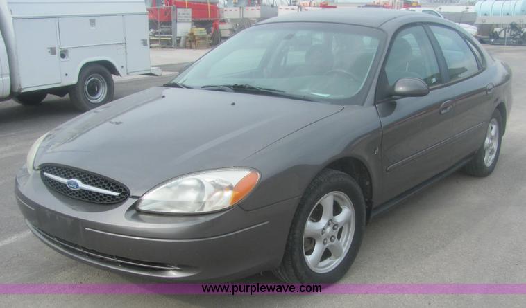 image for item 7036 2002 Ford Taurus SE